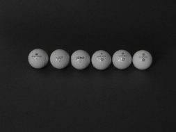 golfball vergleich sichtbarkeit farben schwarz-weiss