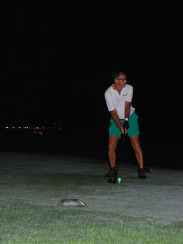 24 Stunden Rekord Golfen Richard Neugebauer mit LED Golfball Abschlag